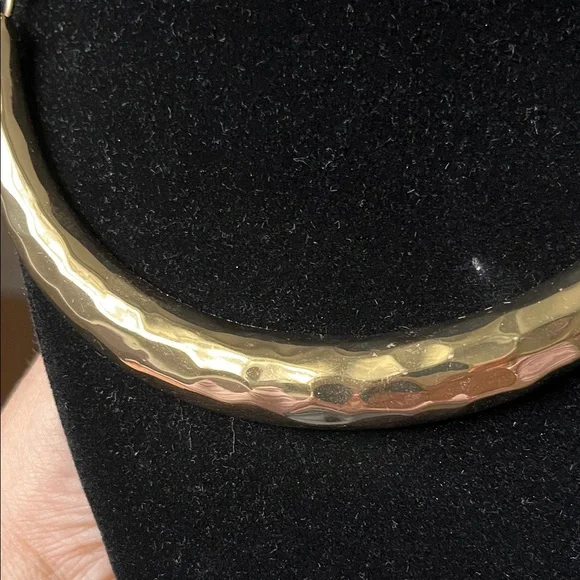 Chic Hammered Gold Tone  Necklace - Picture 2 of 10